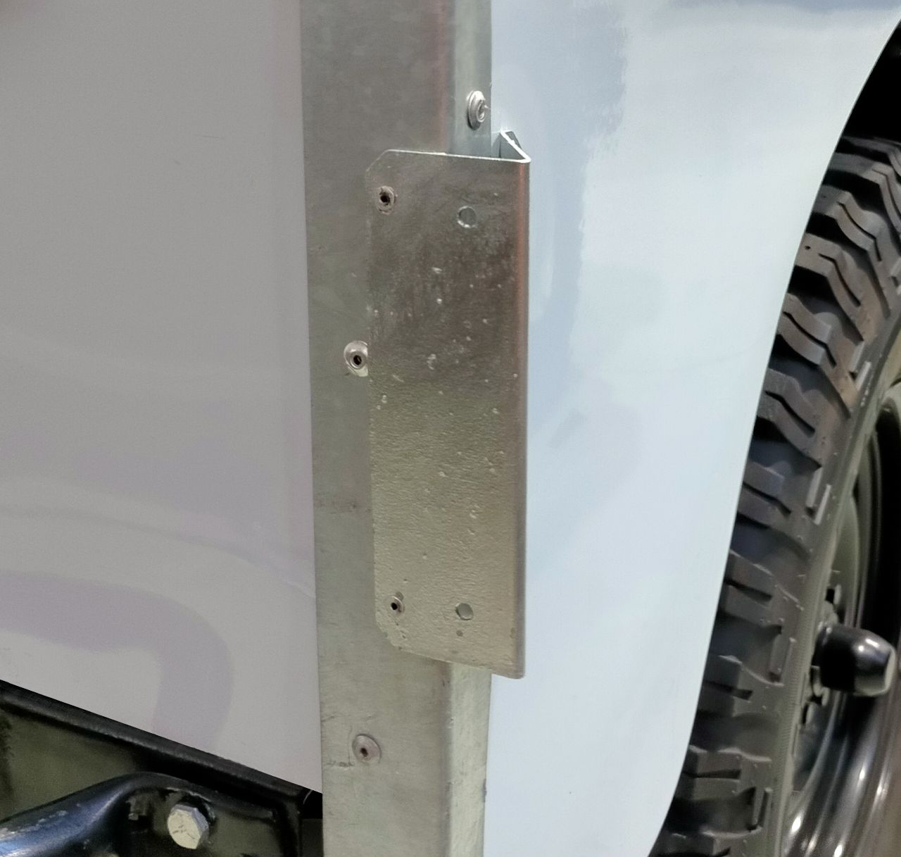 Number plate extension bracket